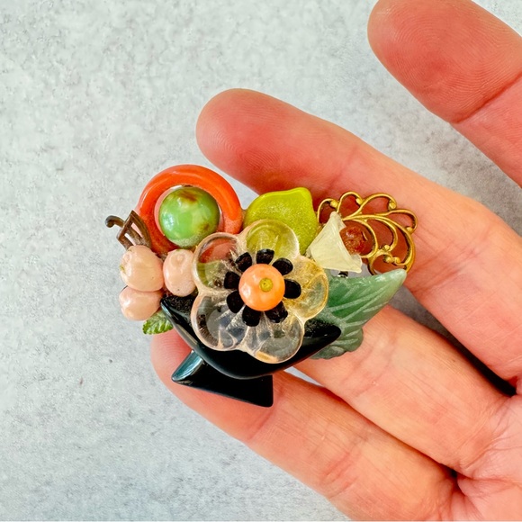 Vintage Novelty Multi Colored Brooch Celluloid? - Picture 4 of 7